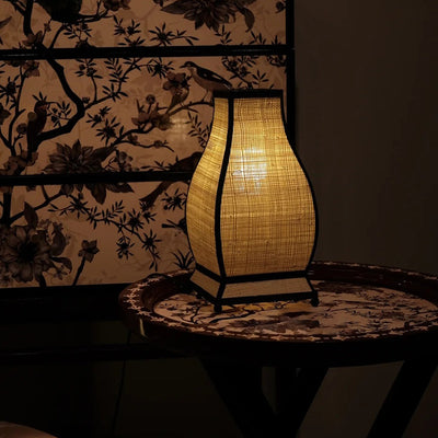 Lámpara de Mesa de 1 Luz con Pantalla de Tela Trapezoidal Tradicional China para Dormitorio 