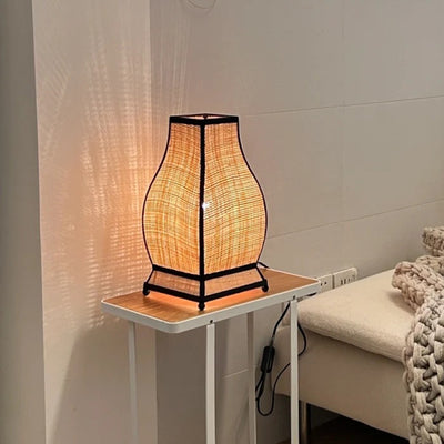Lámpara de Mesa de 1 Luz con Pantalla de Tela Trapezoidal Tradicional China para Dormitorio 