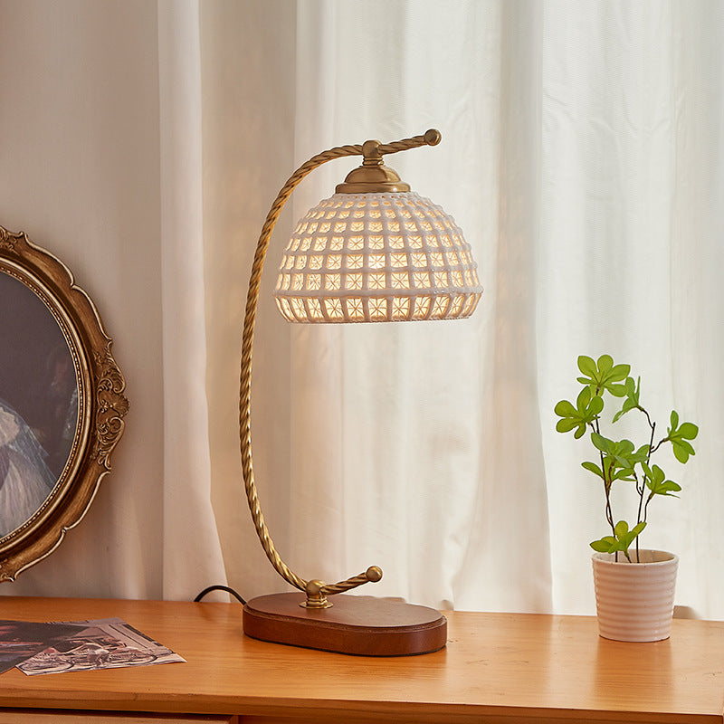 Moderne Mid-Century Kuppel Eisen Keramik Massivholz 1-Licht Tischlampe für das Schlafzimmer 