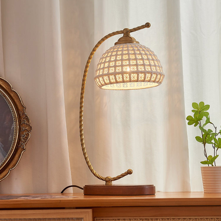 Moderne Mid-Century Kuppel Eisen Keramik Massivholz 1-Licht Tischlampe für das Schlafzimmer 