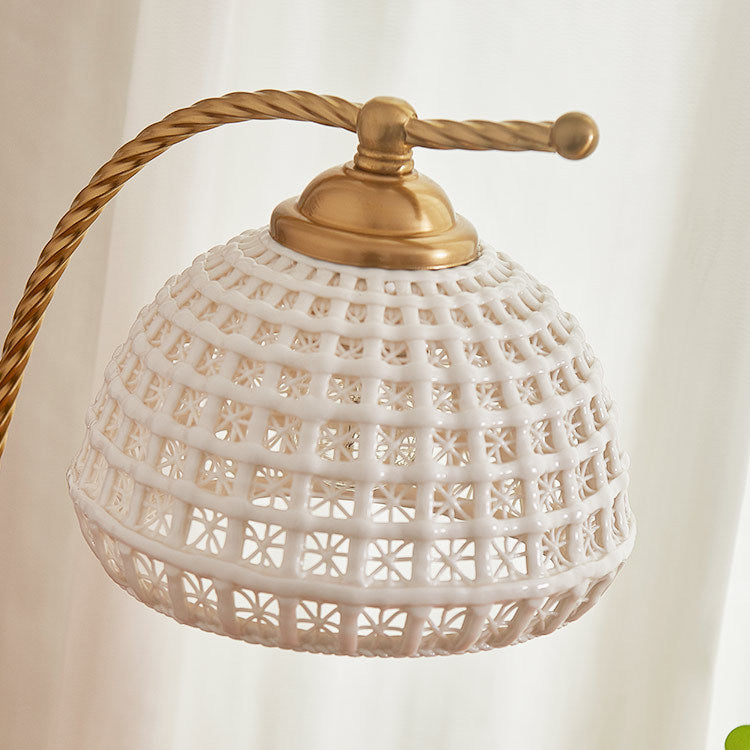 Moderne Mid-Century Kuppel Eisen Keramik Massivholz 1-Licht Tischlampe für das Schlafzimmer 