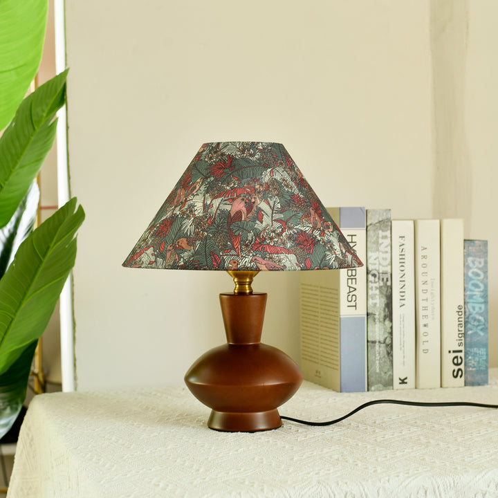 Lampe de table moderne mi-siècle en bois massif avec abat-jour en cône tronqué en tissu pour chambre à coucher à 1 lumière 