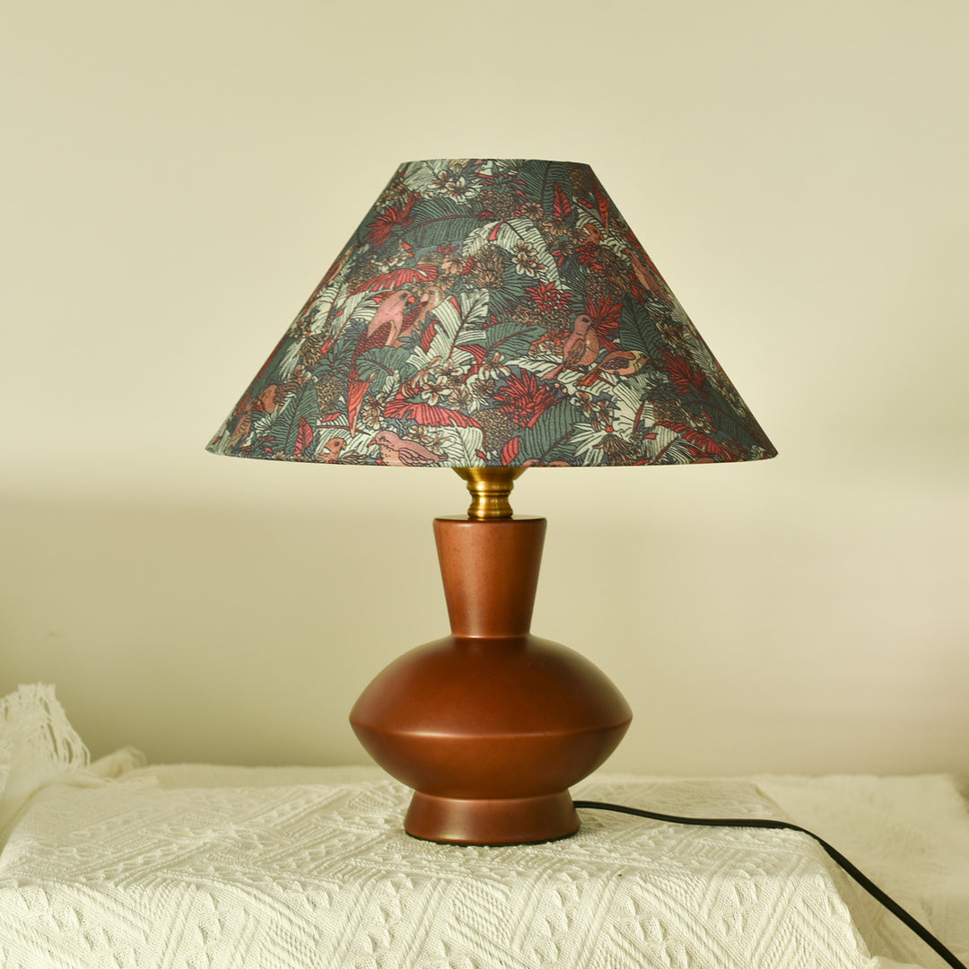 Lampe de table moderne mi-siècle en bois massif avec abat-jour en cône tronqué en tissu pour chambre à coucher à 1 lumière 