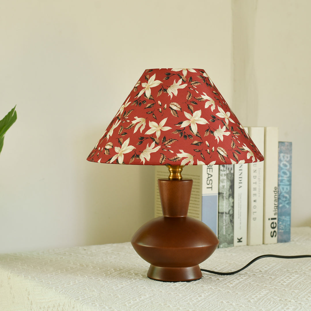 Lampe de table moderne mi-siècle en bois massif avec abat-jour en cône tronqué en tissu pour chambre à coucher à 1 lumière 