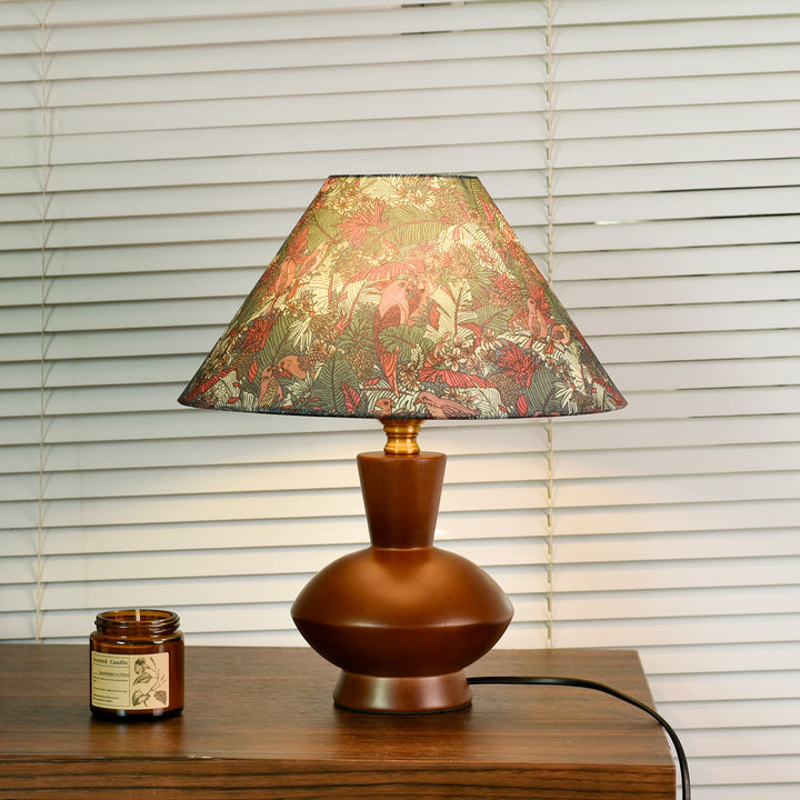 Lampe de table moderne mi-siècle en bois massif avec abat-jour en cône tronqué en tissu pour chambre à coucher à 1 lumière 