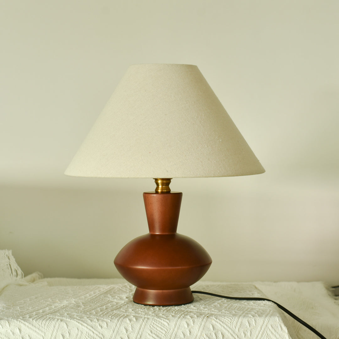 Lampe de table moderne mi-siècle en bois massif avec abat-jour en cône tronqué en tissu pour chambre à coucher à 1 lumière 