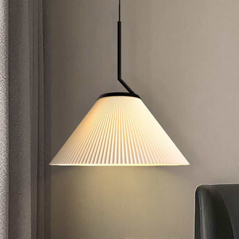 Zeitgenössische skandinavische Kegelmetallstoff 1-Licht-Pendelleuchte für das Wohnzimmer 