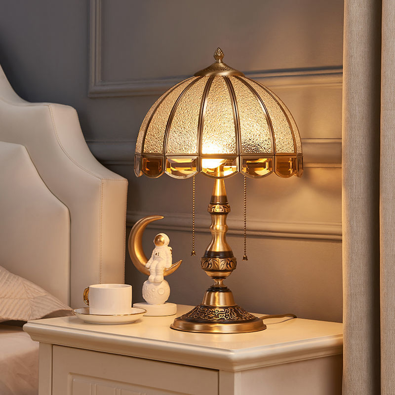 Lámpara de mesa de 2 luces de vidrio y cobre con cúpula europea tradicional para dormitorio 