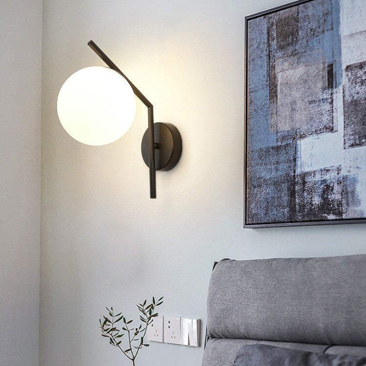 Lámpara Aplique de Pared de Hierro y Vidrio Esférico Tradicional Europeo de 1 Luz para Dormitorio 