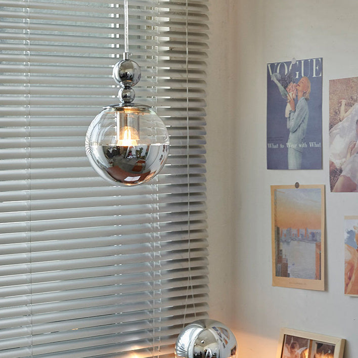 Zeitgenössische skandinavische Globe Metall Glas 1-Licht Pendelleuchte für Schlafzimmer 