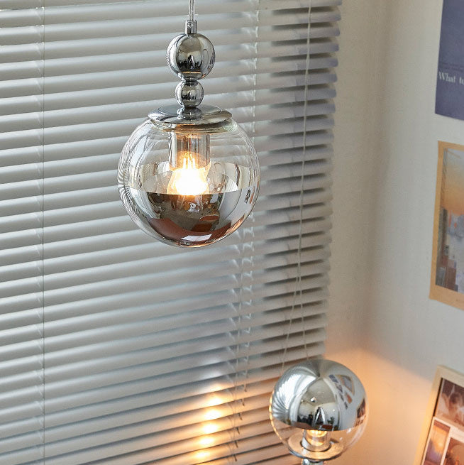 Zeitgenössische skandinavische Globe Metall Glas 1-Licht Pendelleuchte für Schlafzimmer 
