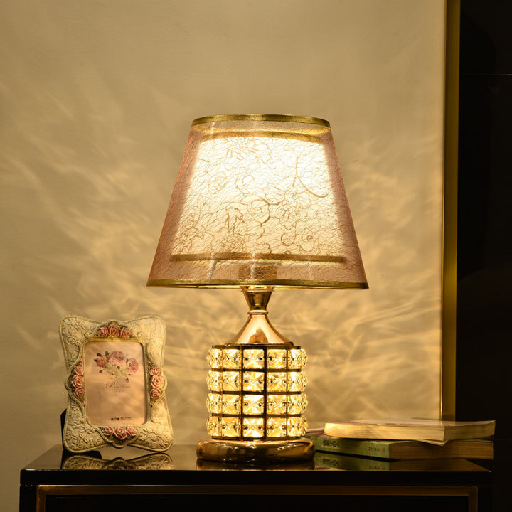 Abat-jour conique traditionnel européen en aluminium avec cristal, lampe de table à 1 lumière pour chambre 
