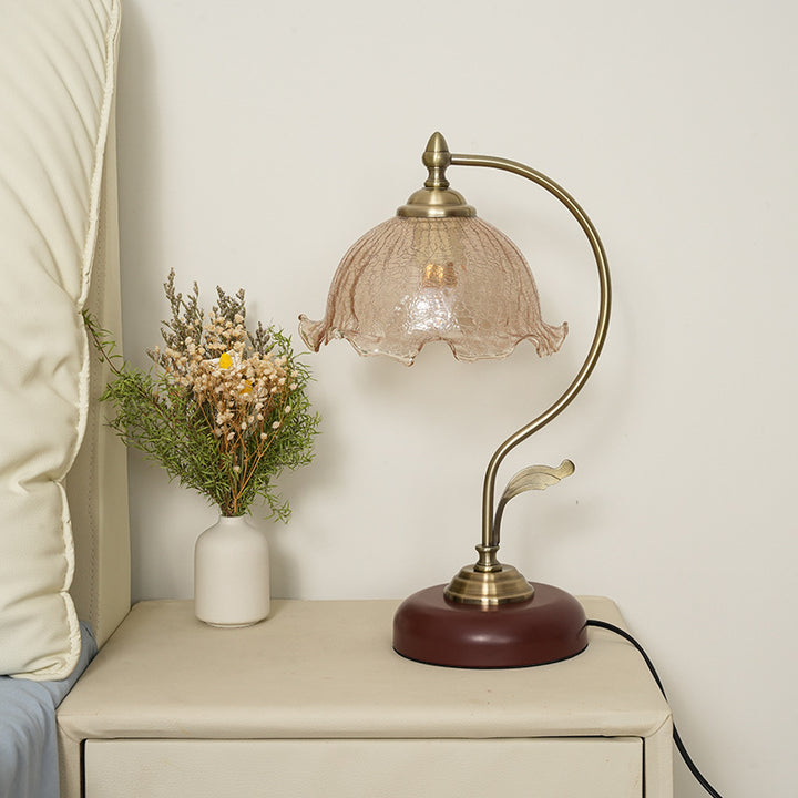 Lampe de table moderne en fer et verre à une lumière pour chambre à coucher de style milieu du siècle 
