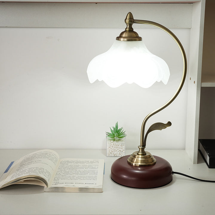 Lampe de table moderne en fer et verre à une lumière pour chambre à coucher de style milieu du siècle 