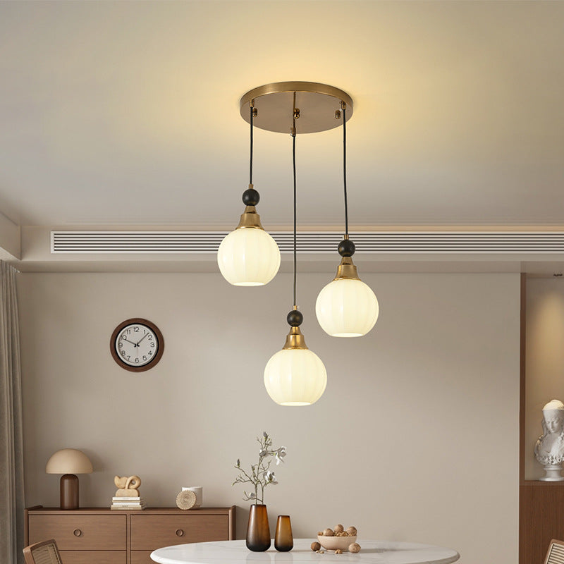 Traditioneller rustikaler Kugel Kronleuchter aus massivem Holz, Eisen und Glas mit 3 Lichtern für das Wohnzimmer 