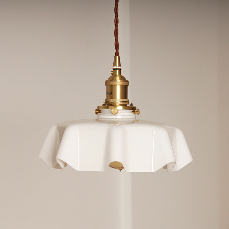 Lustre suspendu moderne Shabby Chic en laiton avec verre en forme de pétale à 1 lumière pour chambre à coucher 