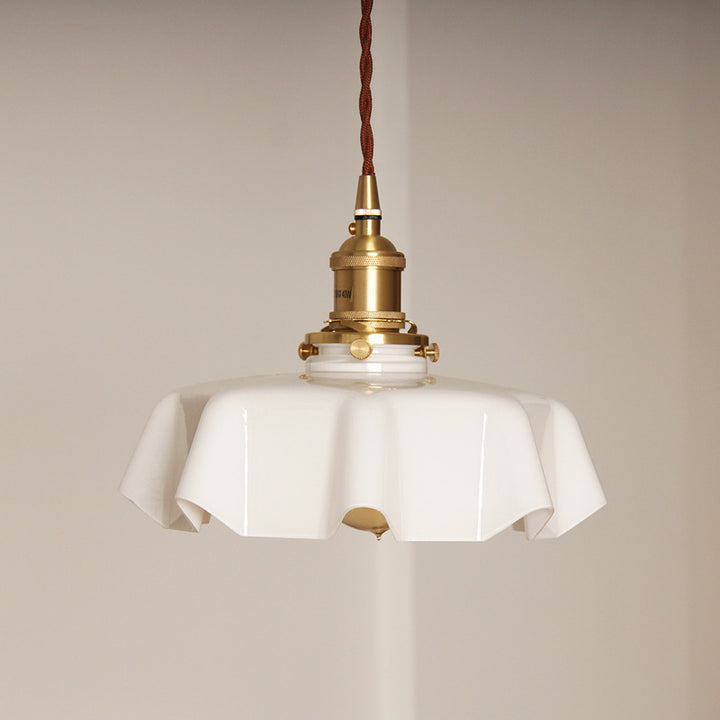 Lustre suspendu moderne Shabby Chic en laiton avec verre en forme de pétale à 1 lumière pour chambre à coucher 