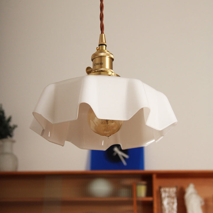 Lustre suspendu moderne Shabby Chic en laiton avec verre en forme de pétale à 1 lumière pour chambre à coucher 