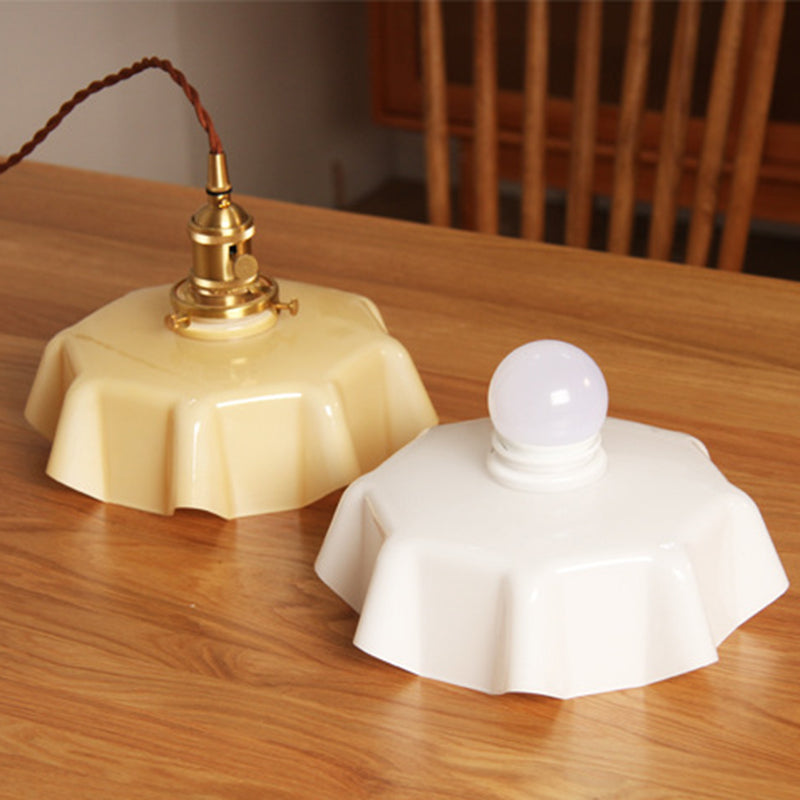 Lustre suspendu moderne Shabby Chic en laiton avec verre en forme de pétale à 1 lumière pour chambre à coucher 
