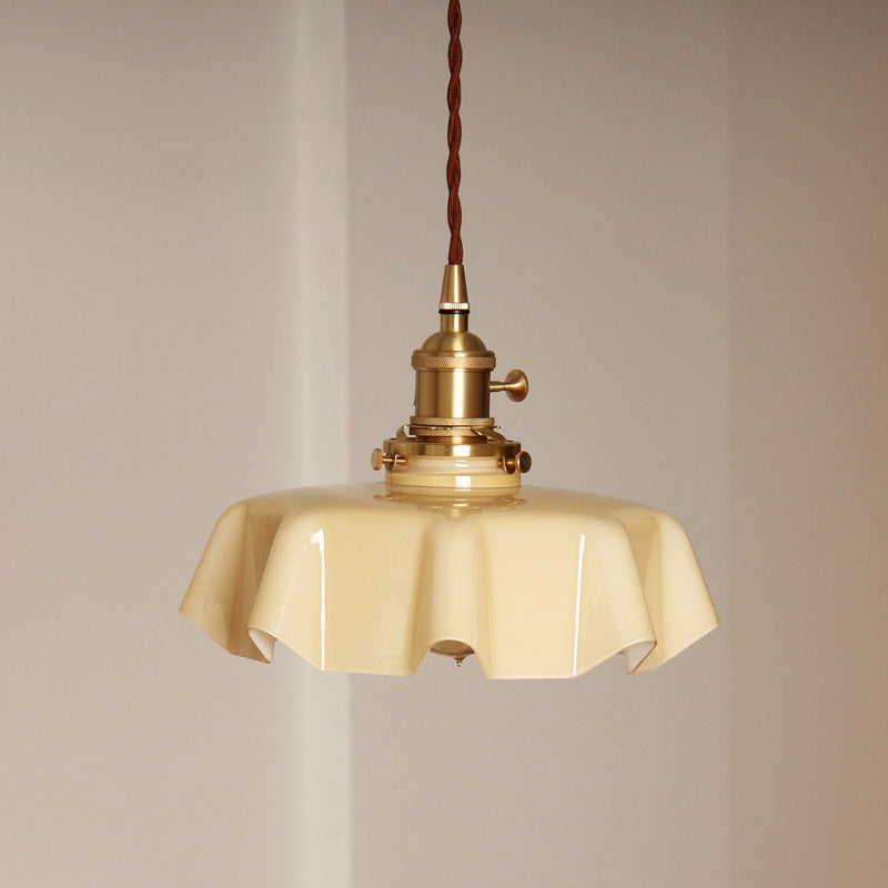 Lustre suspendu moderne Shabby Chic en laiton avec verre en forme de pétale à 1 lumière pour chambre à coucher 