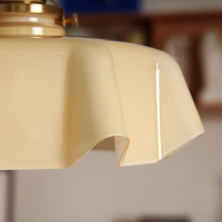 Lustre suspendu moderne Shabby Chic en laiton avec verre en forme de pétale à 1 lumière pour chambre à coucher 