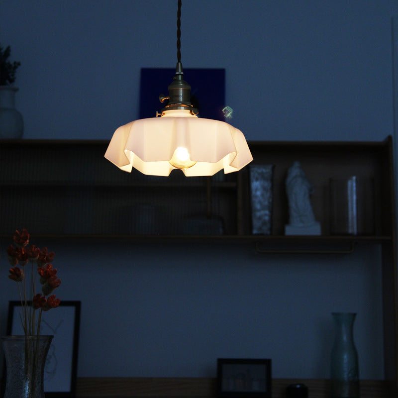 Lustre suspendu moderne Shabby Chic en laiton avec verre en forme de pétale à 1 lumière pour chambre à coucher 
