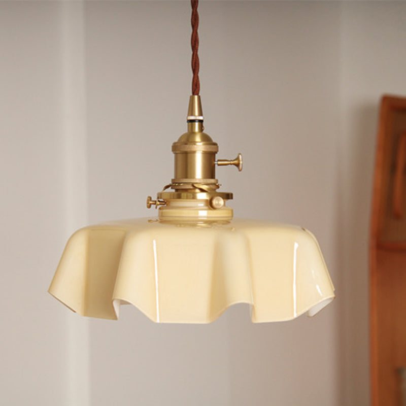 Lustre suspendu moderne Shabby Chic en laiton avec verre en forme de pétale à 1 lumière pour chambre à coucher 