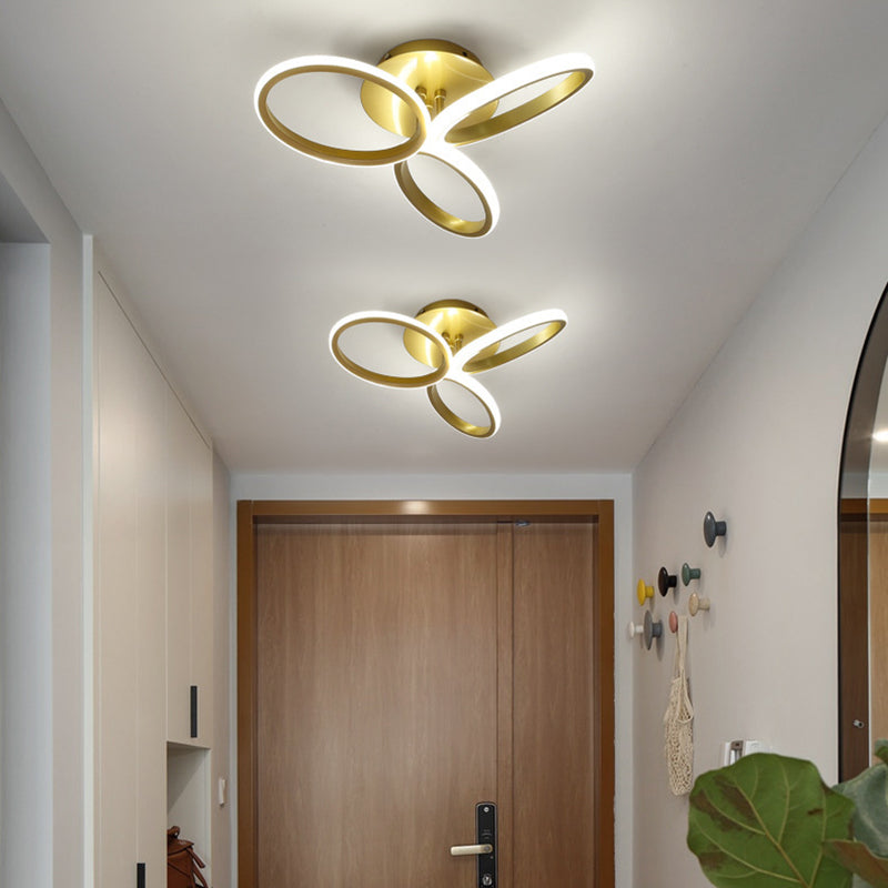 Plafonnier semi-encastré à LED en acrylique et aluminium avec anneaux multiples scandinaves contemporains pour chambre 