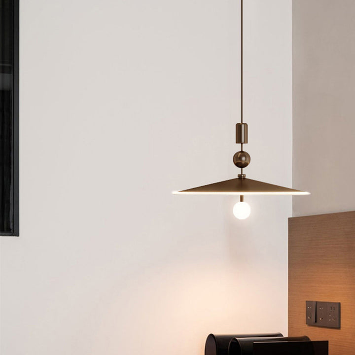 Suspension lumineuse contemporaine en fer et verre en forme de cône à 1 lumière pour chambre 