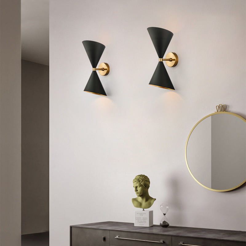 Moderne eklektische Kegel-Metall-Wandleuchte mit 2 Lichtern für den Flur 