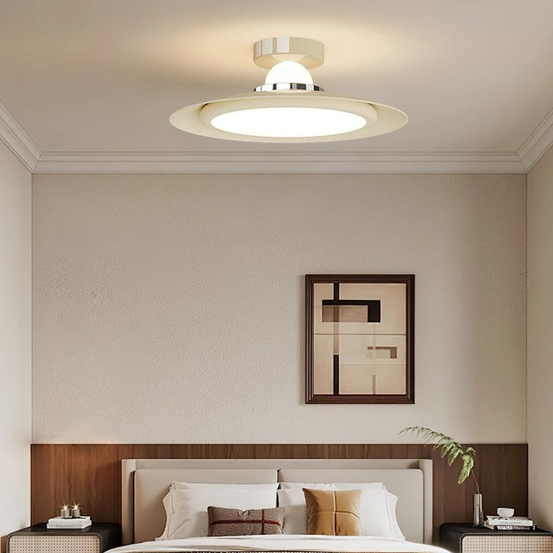 Lustre semi-encastré moderne de transition avec abat-jour en acrylique en forme de soucoupe volante de couleur crème et LED en fer pour chambre à coucher 