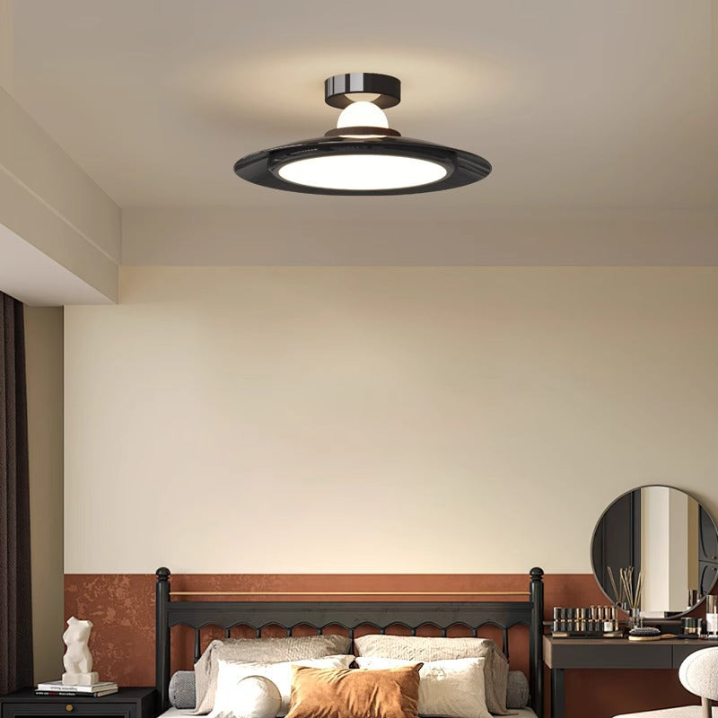 Lustre semi-encastré moderne de transition avec abat-jour en acrylique en forme de soucoupe volante de couleur crème et LED en fer pour chambre à coucher 