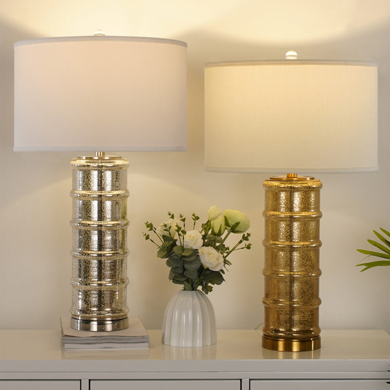 Lampe de table 1 lumière avec abat-jour en tissu cylindre nordique contemporain, base en métal et verre pour chambre 