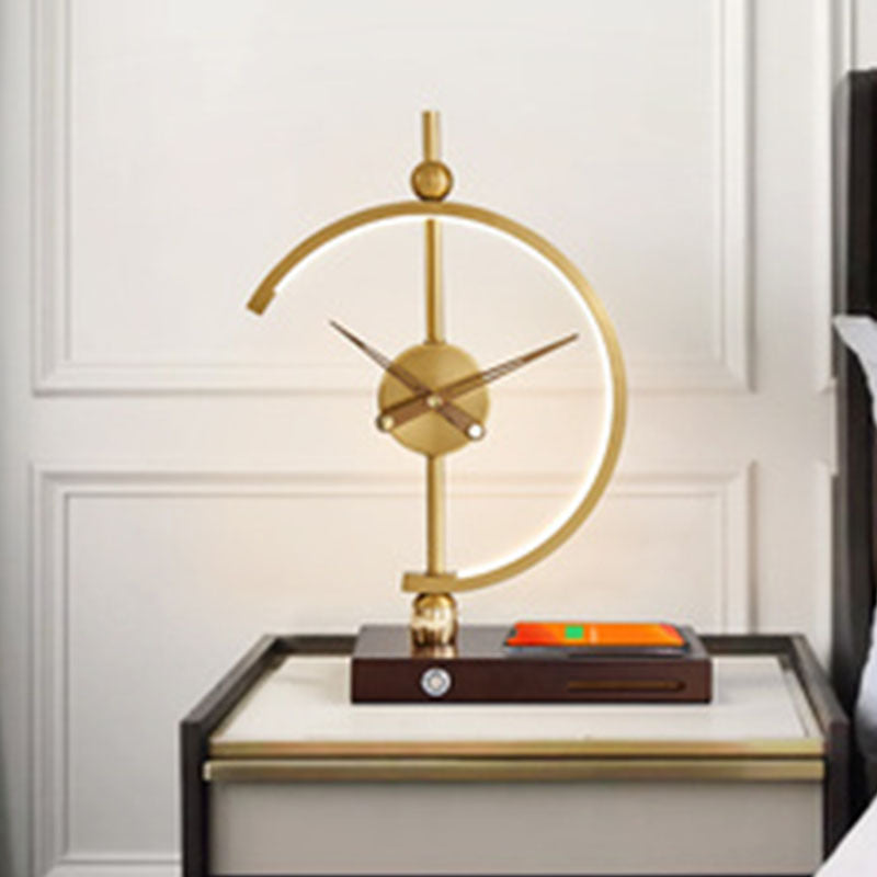 Zeitgenössische kreative Uhr Runde Aluminium Acryl Tischlampe mit massivem Holzsockel LED für das Schlafzimmer 