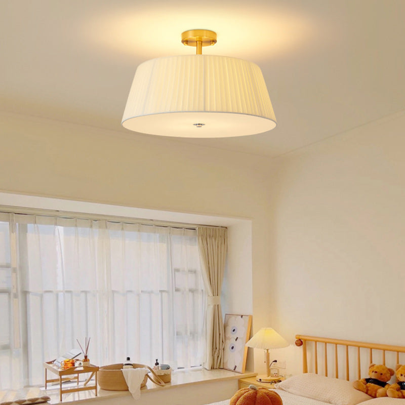 Zeitgenössische skandinavische konische Stoffschirm Eisen Acryl 3/5 Licht Semi-Flush Deckenleuchte für Schlafzimmer 