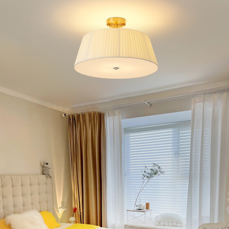 Zeitgenössische skandinavische konische Stoffschirm Eisen Acryl 3/5 Licht Semi-Flush Deckenleuchte für Schlafzimmer 
