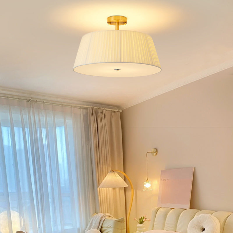 Zeitgenössische skandinavische konische Stoffschirm Eisen Acryl 3/5 Licht Semi-Flush Deckenleuchte für Schlafzimmer 