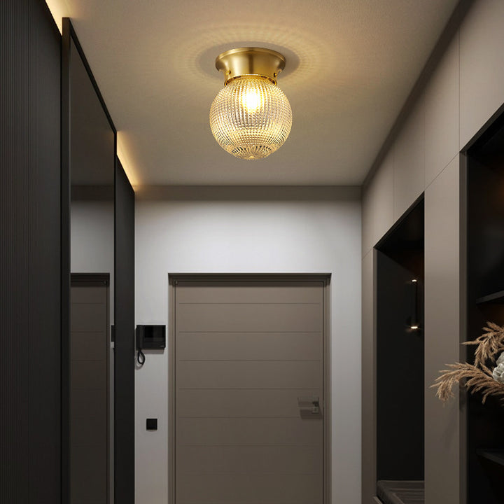 Luz de techo semiempotrada de 1 luz con pantalla de vidrio esférica de lujo moderno y base de latón para pasillo 