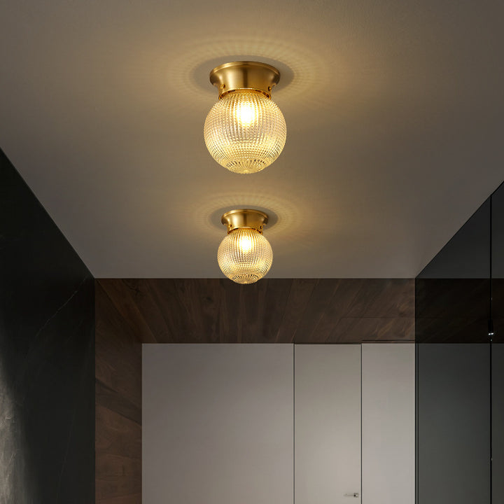 Luz de techo semiempotrada de 1 luz con pantalla de vidrio esférica de lujo moderno y base de latón para pasillo 