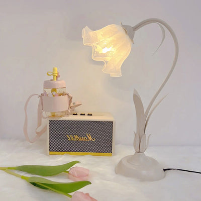 Traditionelle rustikale Blumen-Eisen-Acryl 1-Licht-Tischlampe für das Studium 
