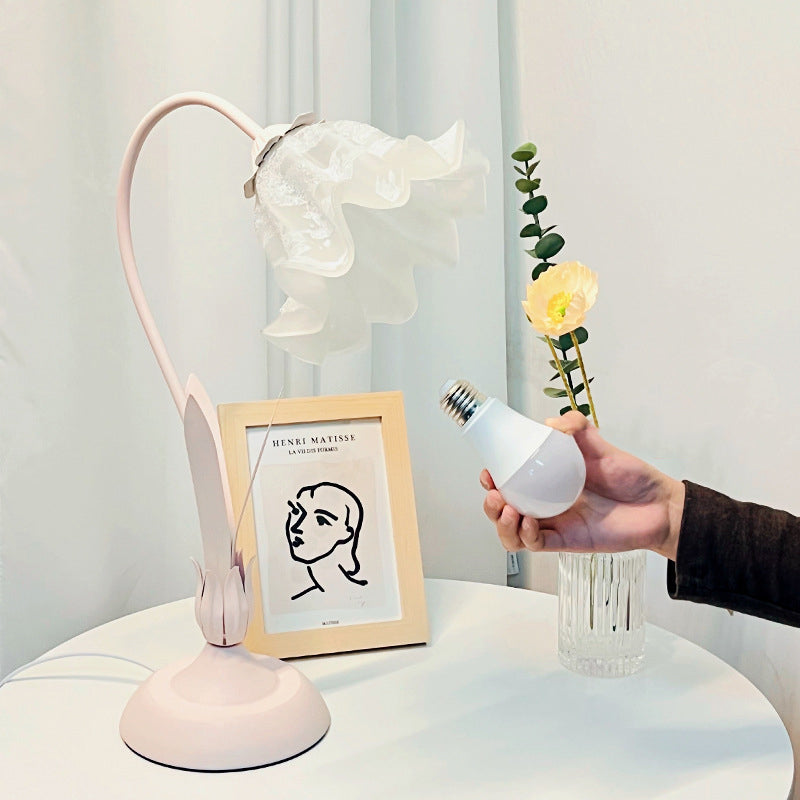 Traditionelle rustikale Blumen-Eisen-Acryl 1-Licht-Tischlampe für das Studium 