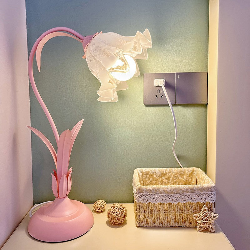 Traditionelle rustikale Blumen-Eisen-Acryl 1-Licht-Tischlampe für das Studium 