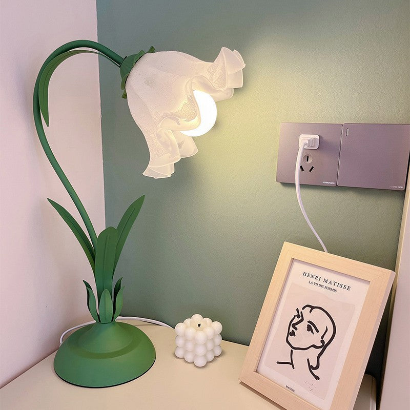 Traditionelle rustikale Blumen-Eisen-Acryl 1-Licht-Tischlampe für das Studium 