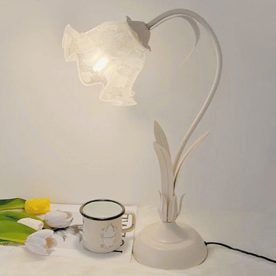 Traditionelle rustikale Blumen-Eisen-Acryl 1-Licht-Tischlampe für das Studium 