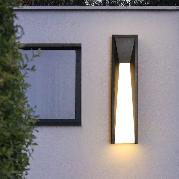 Moderne minimalistische wasserdichte rechteckige Edelstahl-Acryl-LED-Außenwandleuchte für den Garten 