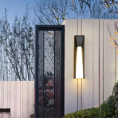Moderne minimalistische wasserdichte rechteckige Edelstahl-Acryl-LED-Außenwandleuchte für den Garten 