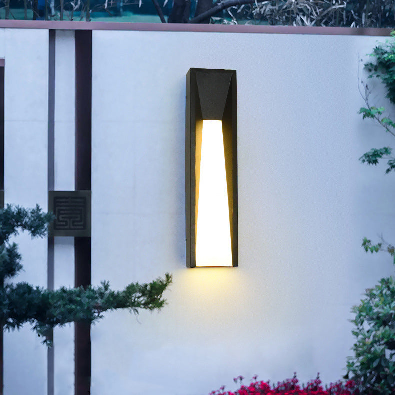 Moderne minimalistische wasserdichte rechteckige Edelstahl-Acryl-LED-Außenwandleuchte für den Garten 