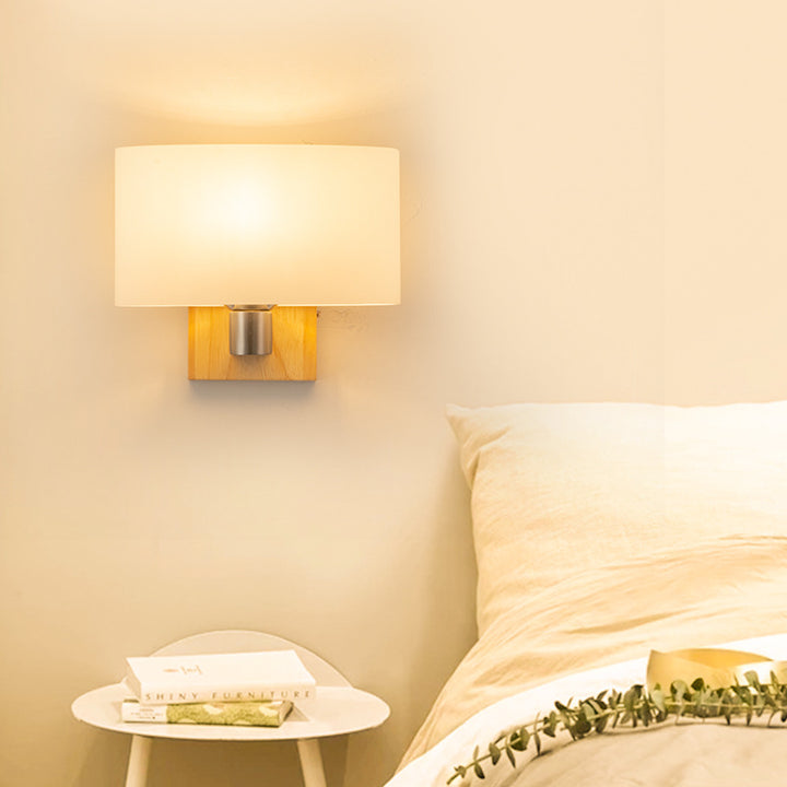 Zeitgenössische nordische rechteckige Holz-Glas 1-Licht Wandleuchte für das Schlafzimmer 