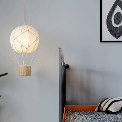 Moderner minimalistischer Kinder Heißluftballon Stoff Eisen Rattan Weben 1-Licht Pendelleuchte für Schlafzimmer 