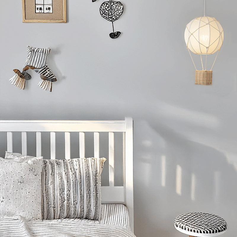 Moderner minimalistischer Kinder Heißluftballon Stoff Eisen Rattan Weben 1-Licht Pendelleuchte für Schlafzimmer 